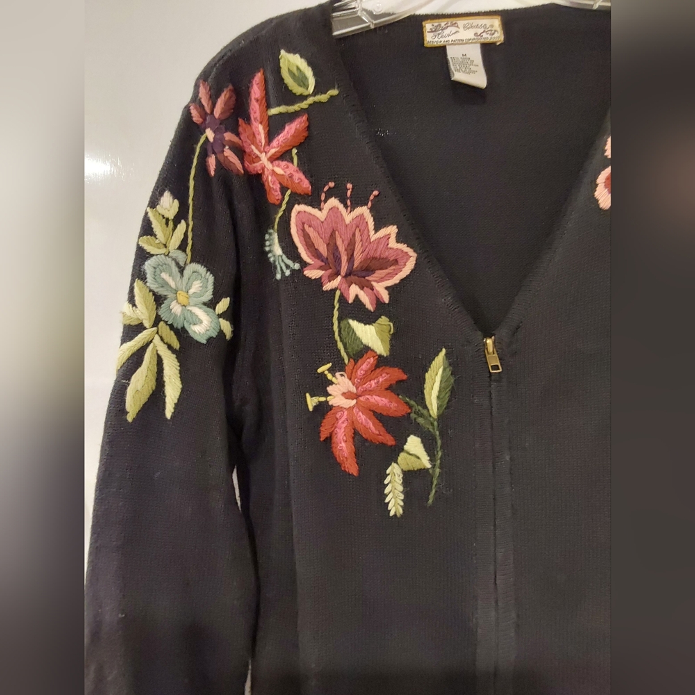 Vintage Heirloom Collectibles Floral Embroidered Black Sweater M - Picture 3 of 8
